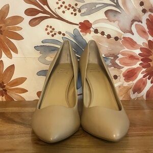 INC International Concepts Nude Zitah 10M Womens Classic Simple Dressy Heels